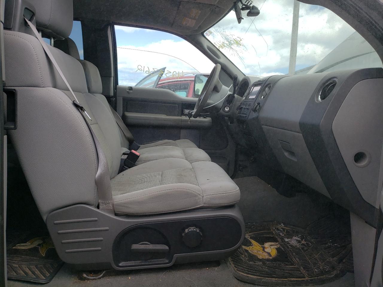 Photo 5 from auction – 2005 FORD F150 with VIN 1FTPX14555FB39101