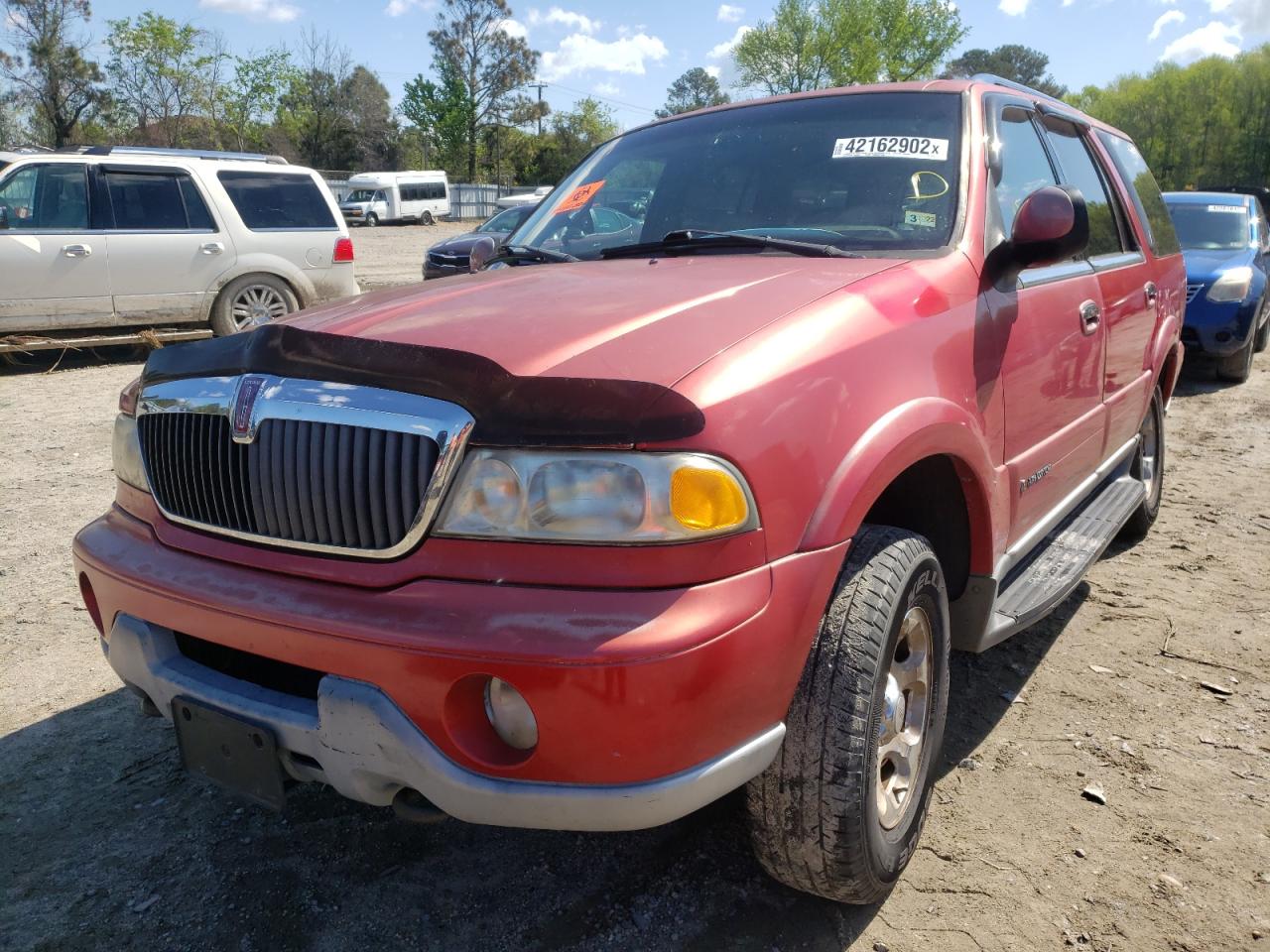 Photo 2 from auction – 2000 LINCOLN NAVIGATOR with VIN 5LMPU28A3YLJ00592