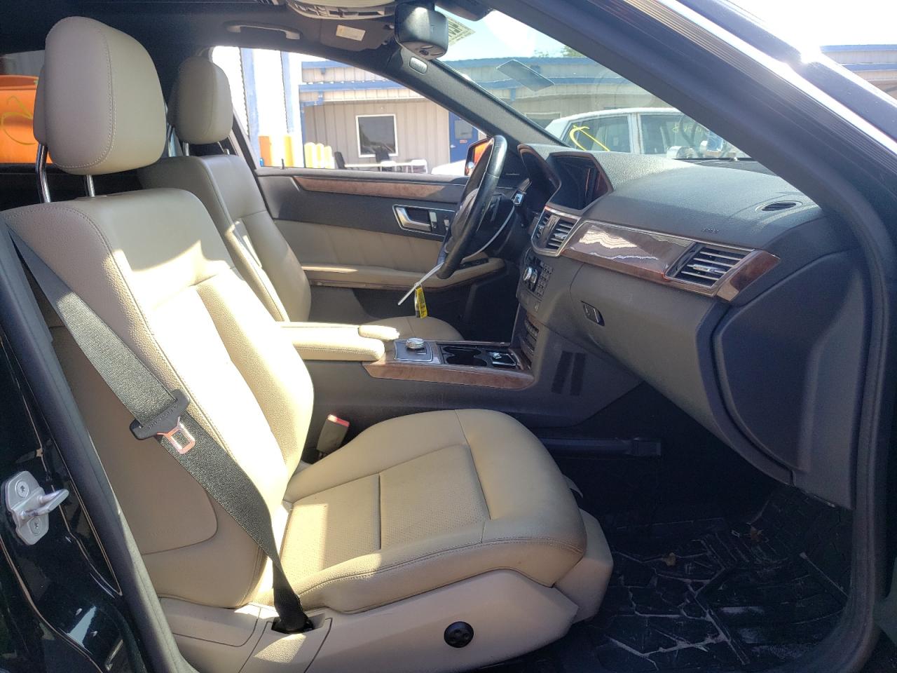 Photo 5 from auction – 2012 MERCEDES-BENZ E 350 with VIN WDDHF5KB6CA539482