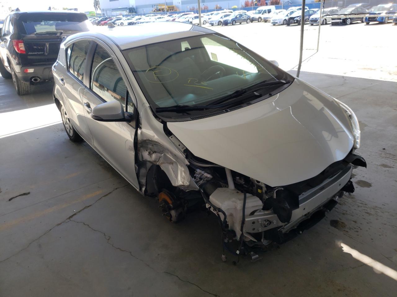 TOYOTA PRIUS C 2016 with VIN JTDKDTB36G1590683 - Photo from auction