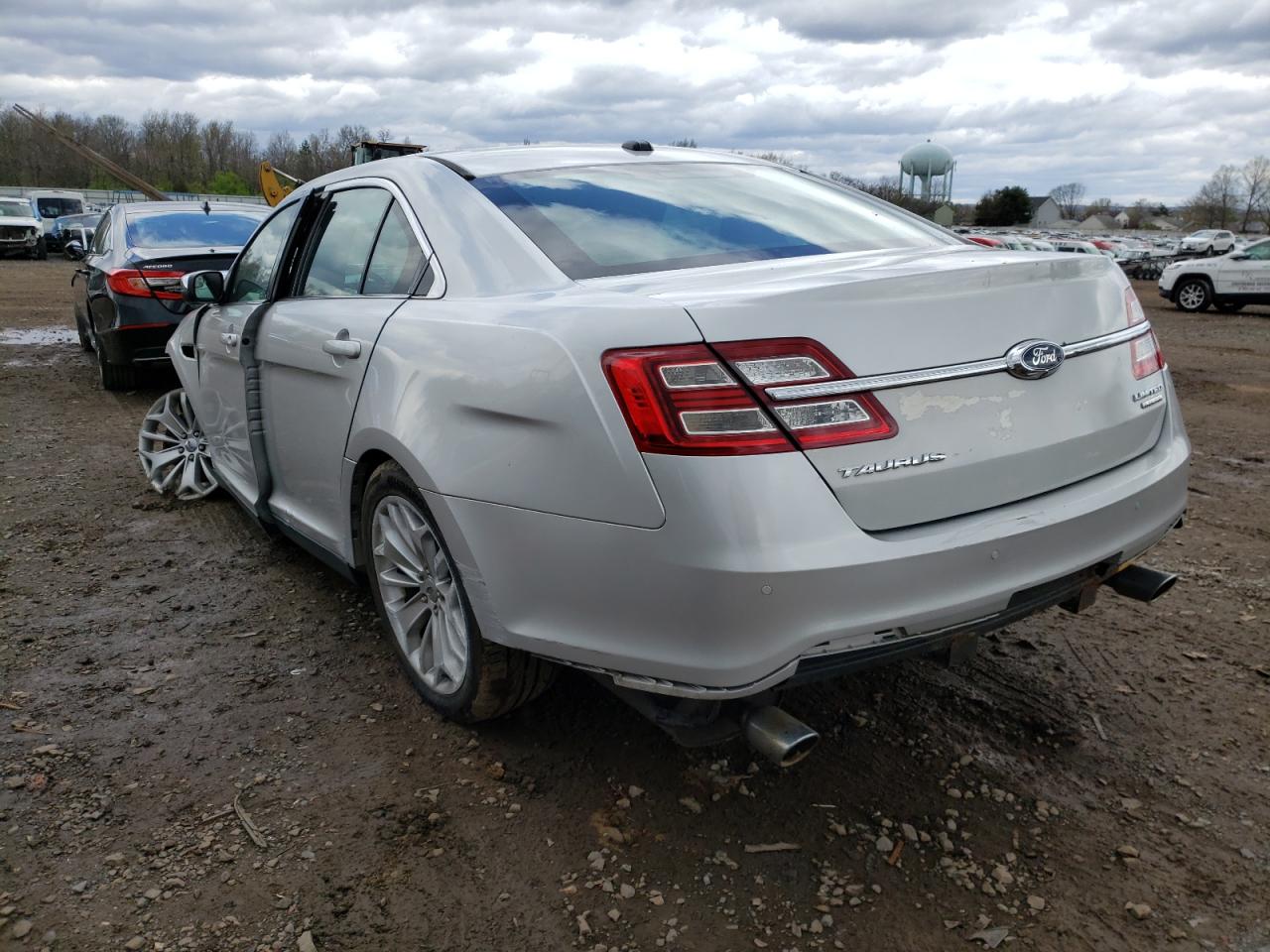 Photo 3 from auction – 2014 FORD TAURUS LIM with VIN 1FAHP2F82EG118031
