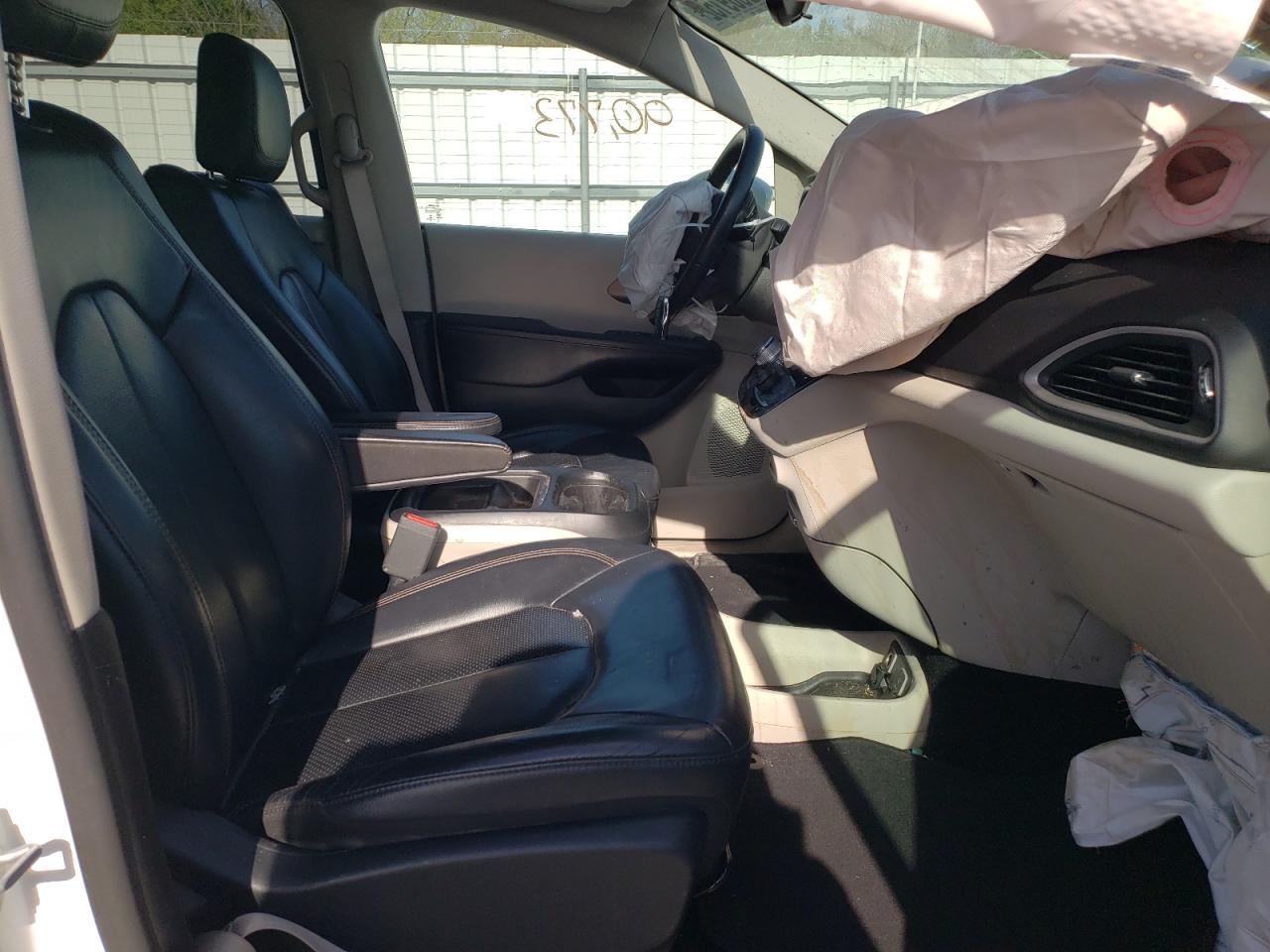 Photo 5 from auction – 2018 CHRYSLER PACIFICA T with VIN 2C4RC1BG6JR246136
