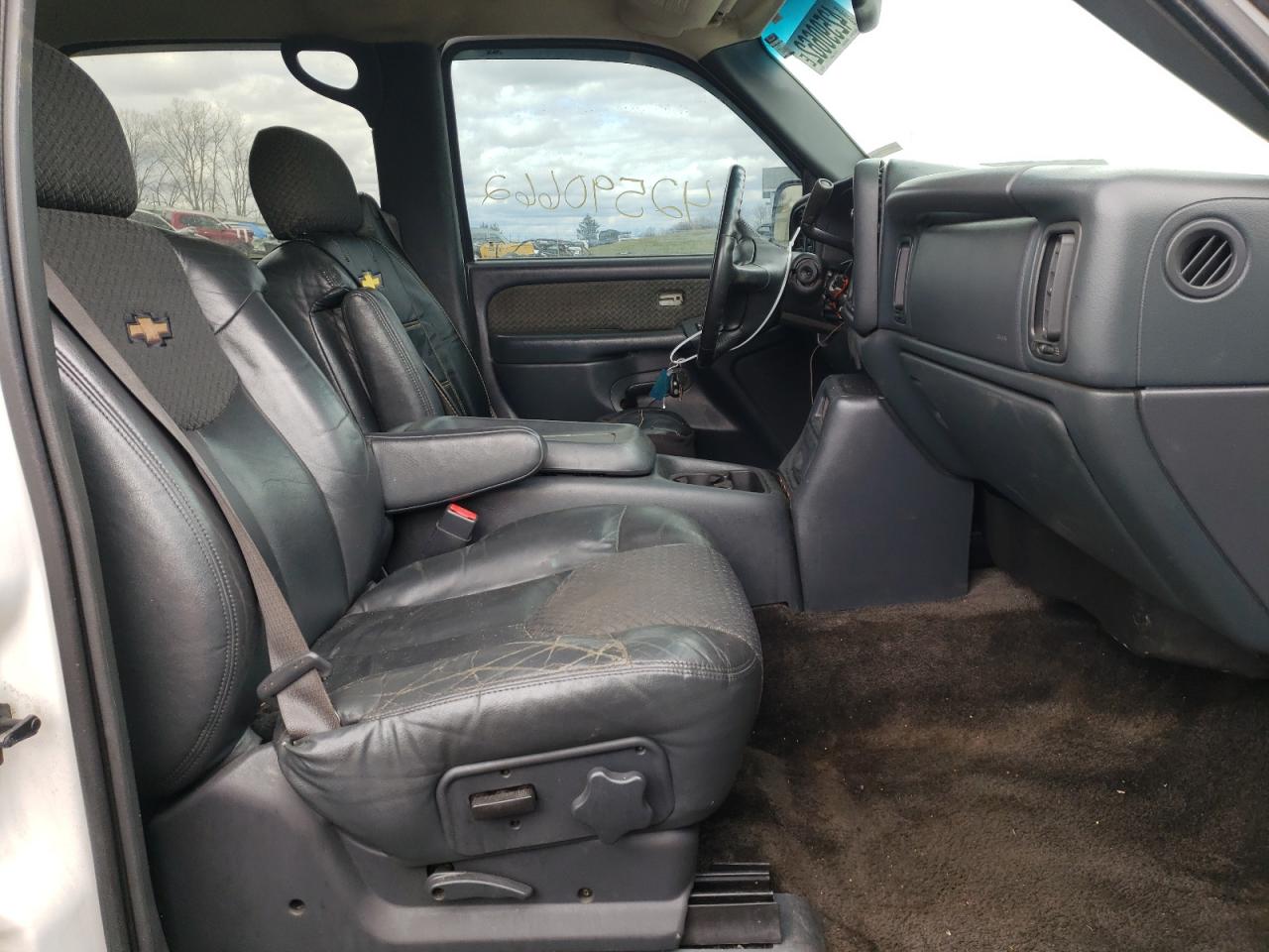 Photo 5 from auction – 2002 CHEVROLET AVALANCHE with VIN 3GNEK13T72G327576