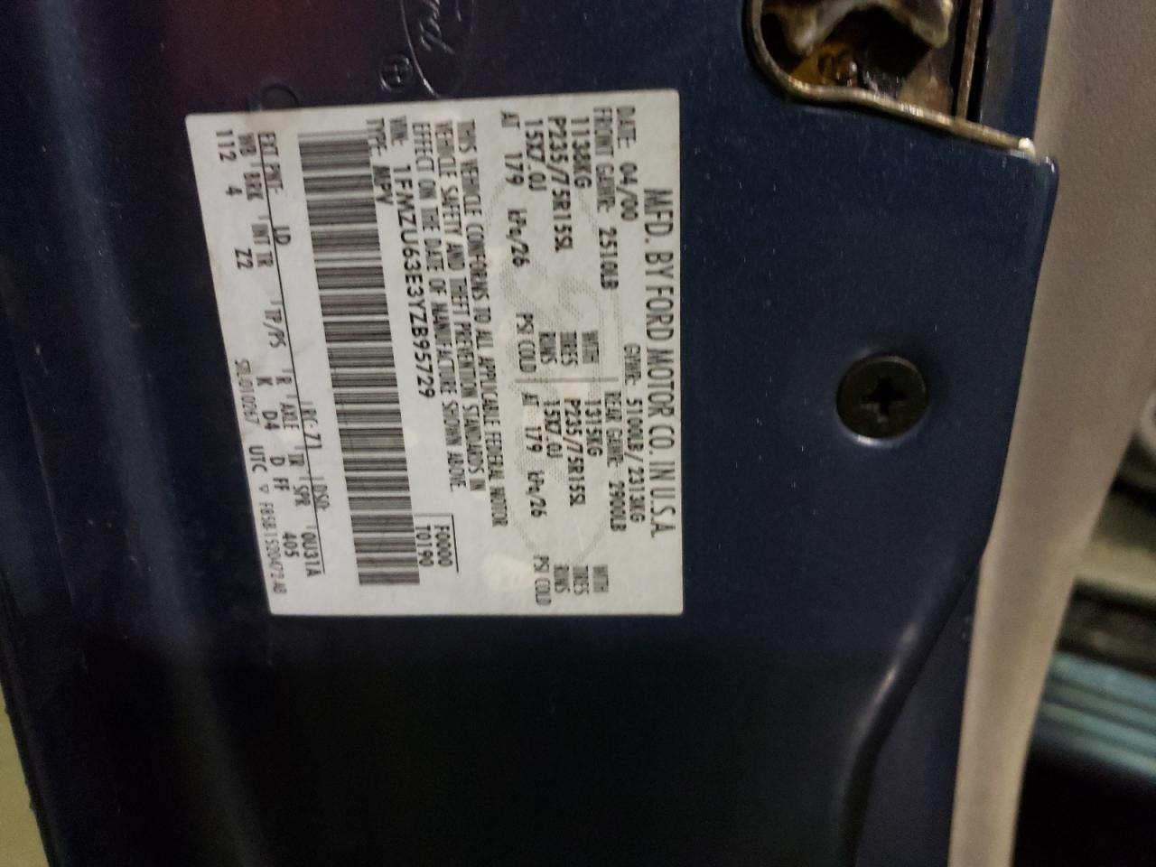 Photo 10 from auction – 2000 FORD EXPLORER with VIN 1FMZU63E3YZB95729