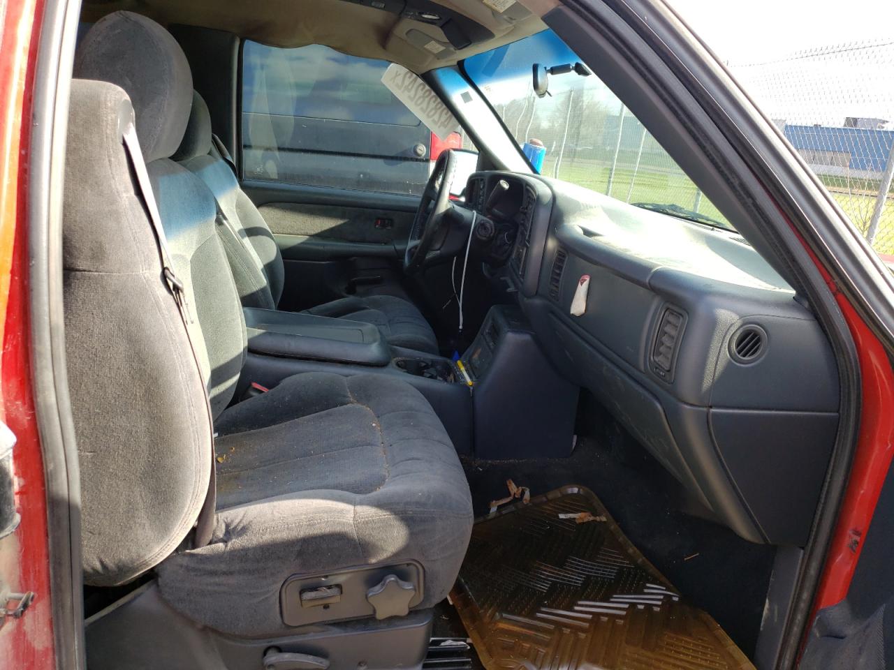 Photo 5 from auction – 2000 CHEVROLET SILVERADO with VIN 2GCEK19T5Y1109413