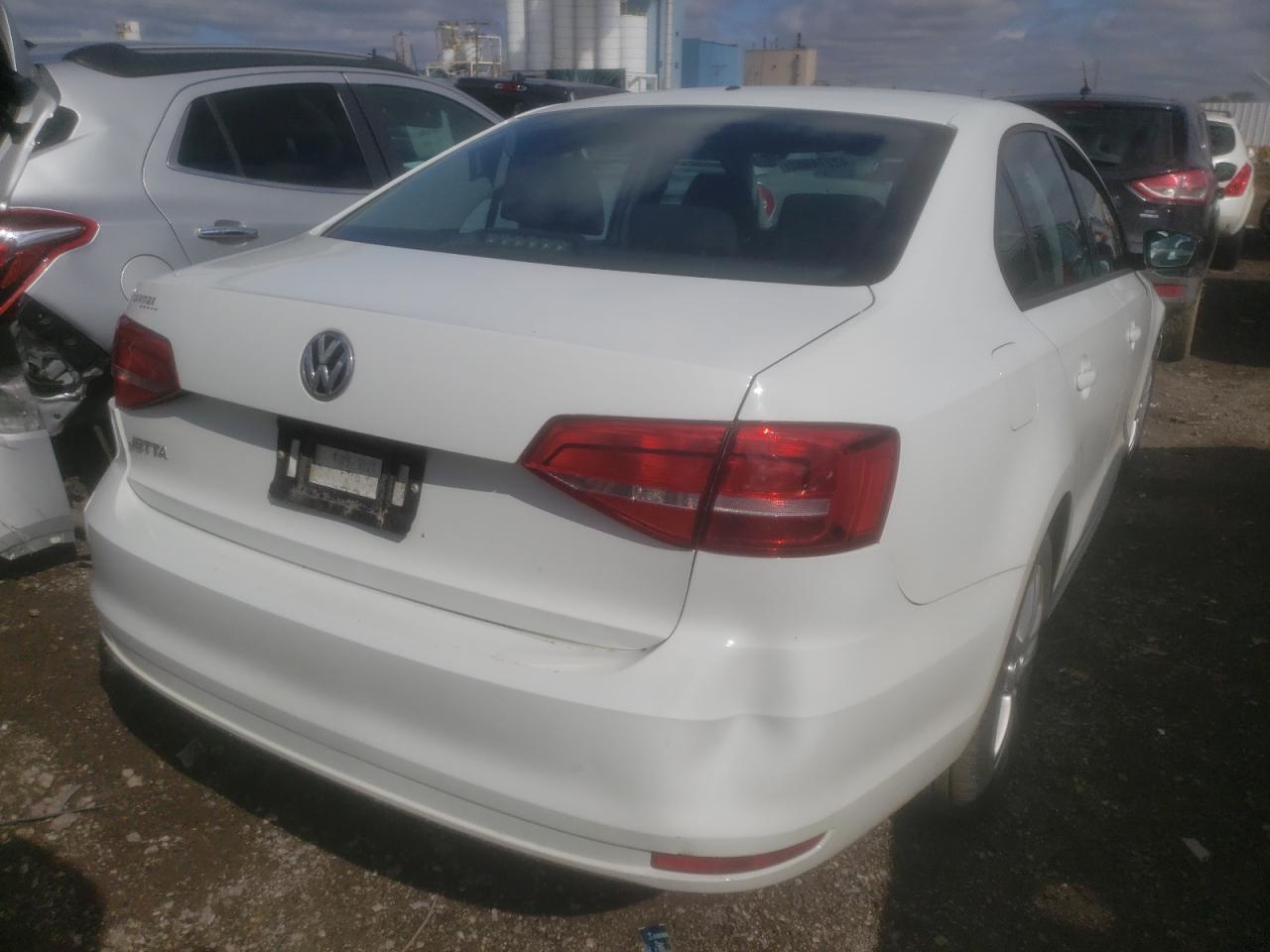 Photo 4 from auction – 2015 VOLKSWAGEN JETTA BASE with VIN 3VW2K7AJ5FM350861