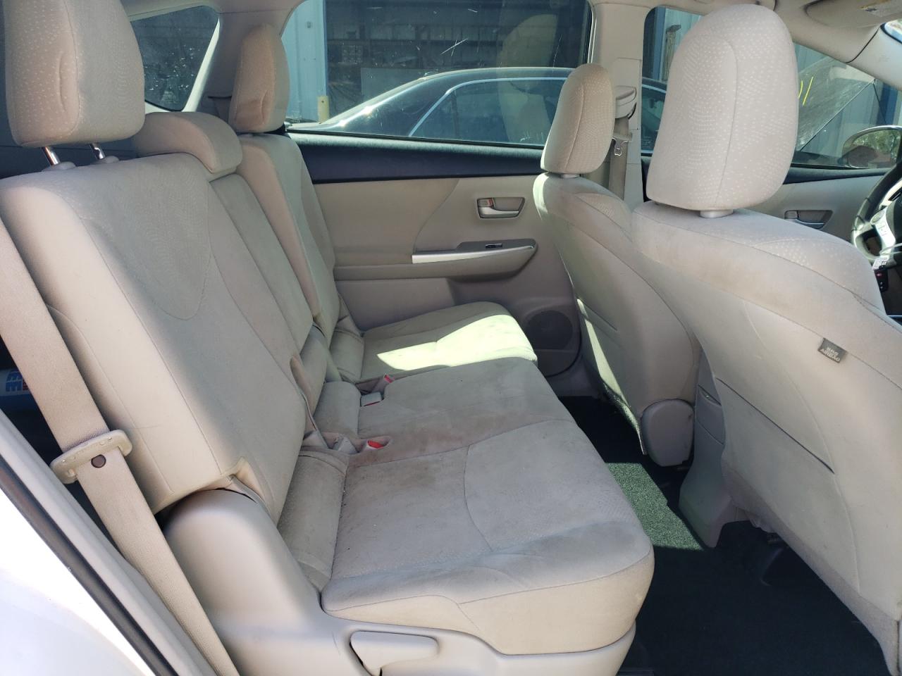 Photo 6 from auction – 2013 TOYOTA PRIUS V with VIN JTDZN3EU3D3197689