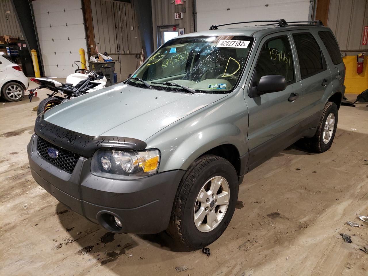 Photo 2 from auction – 2007 FORD ESCAPE XLT with VIN 1FMYU93177KA04945