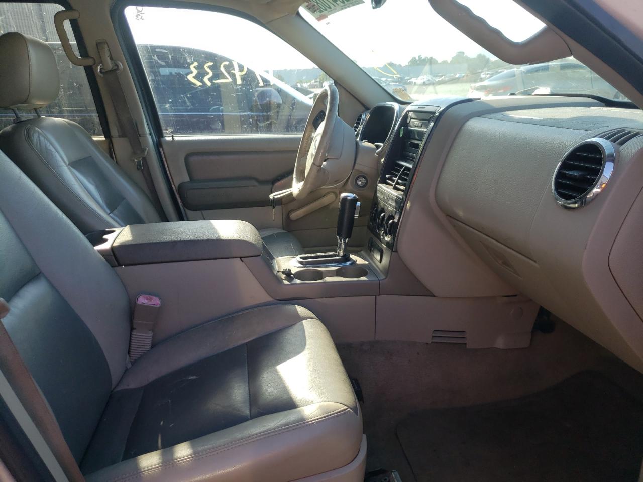 Photo 5 from auction – 2006 FORD EXPLORER X with VIN 1FMEU63E06UB36954