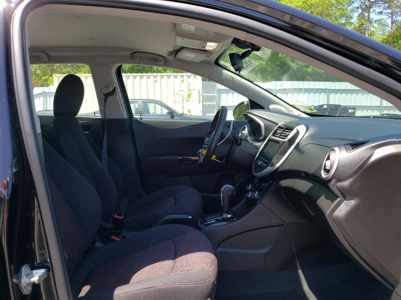 Photo 5 from auction – 2020 CHEVROLET SONIC LT with VIN 1G1JD6SB4L4138639