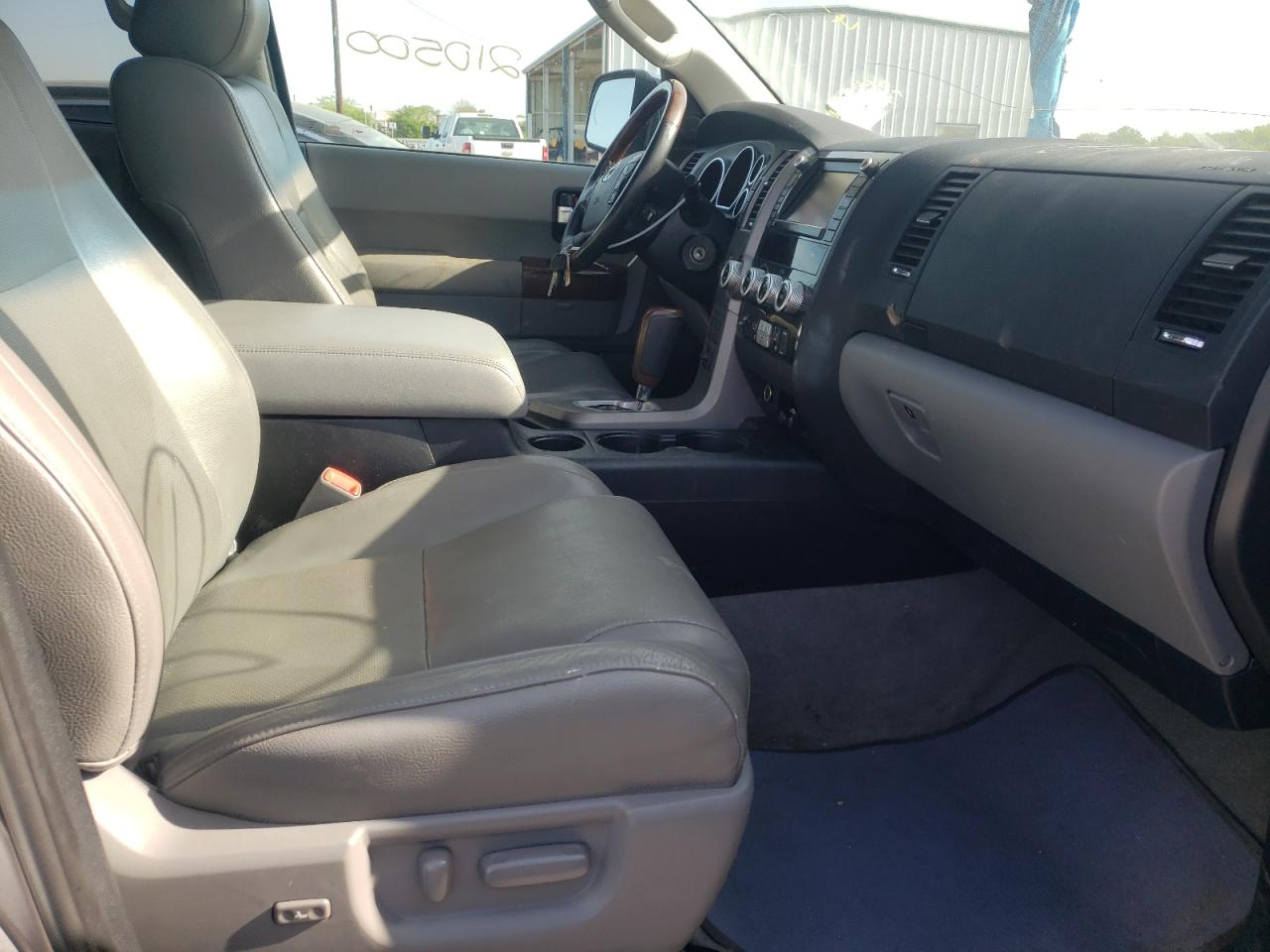 Photo 5 from auction – 2010 TOYOTA SEQUOIA PL with VIN 5TDDW5G19AS028955