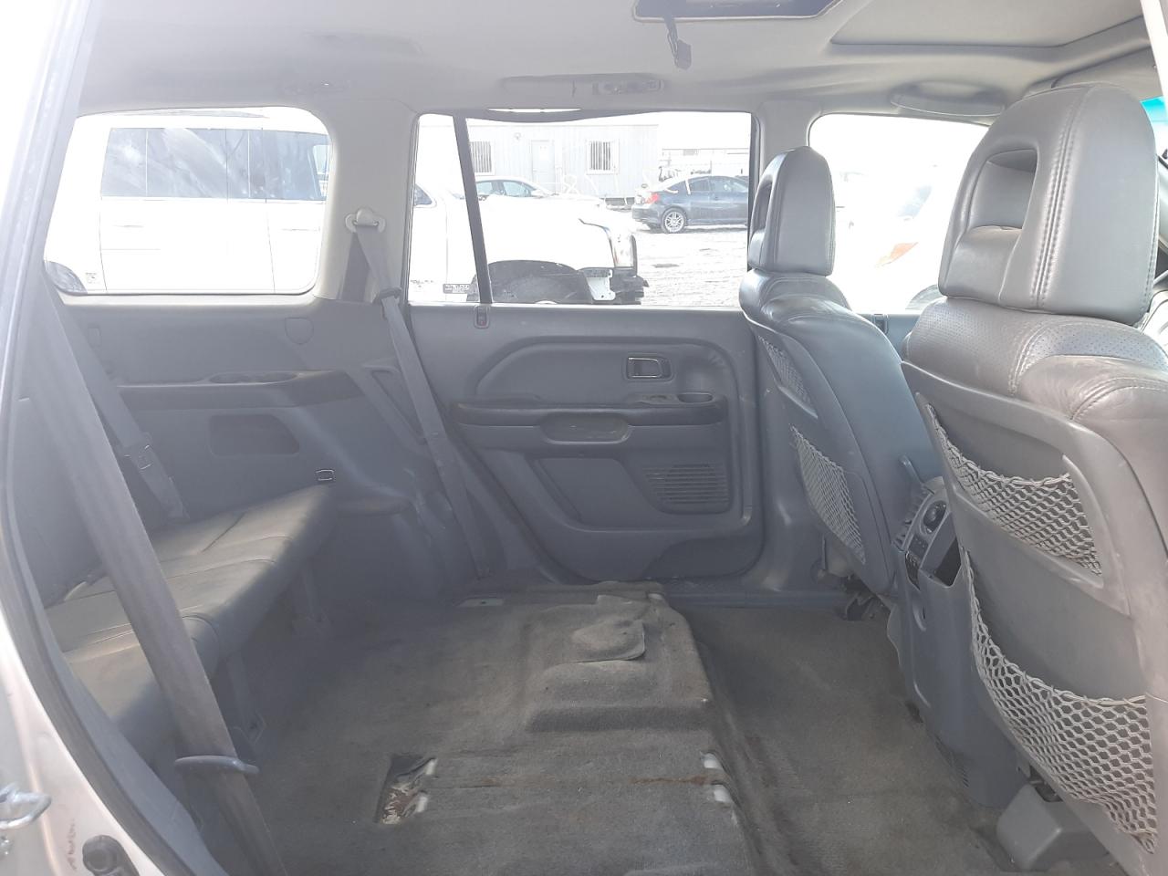 Photo 6 from auction – 2005 HONDA PILOT EXL with VIN 2HKYF18685H506041