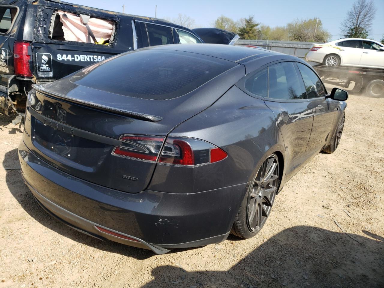 Photo 4 from auction – 2015 TESLA MODEL S with VIN 5YJSA1E28FF111234