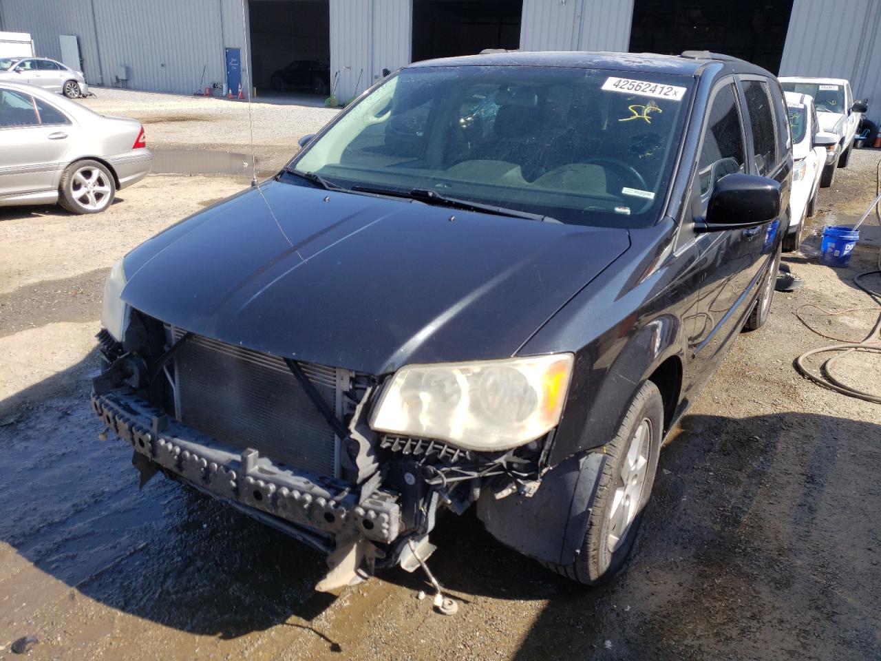 Photo 2 from auction – 2011 DODGE GRAND CARA with VIN 2D4RN5DGXBR688632