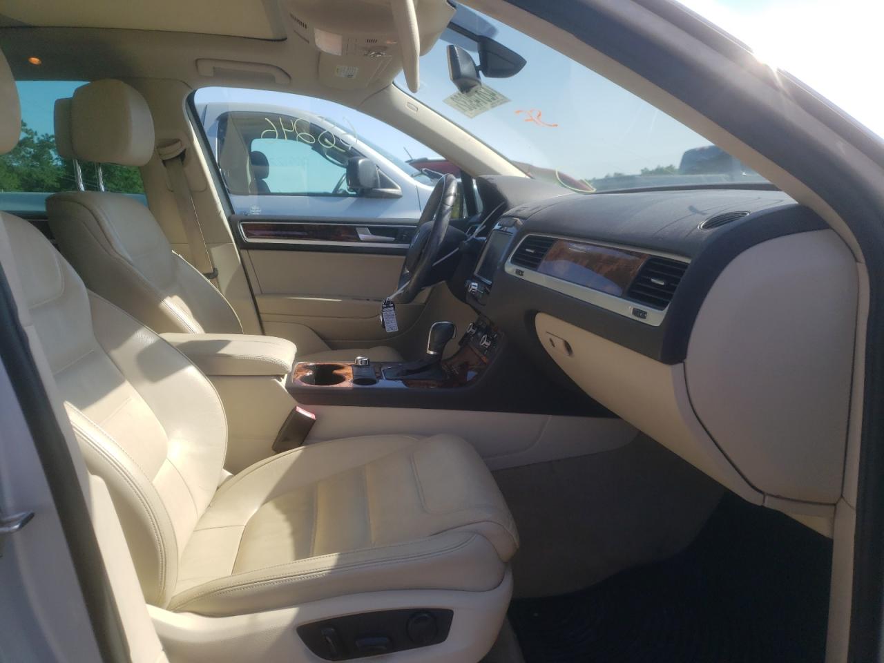 Photo 5 from auction – 2012 VOLKSWAGEN TOUAREG V6 with VIN WVGFF9BP3CD003510