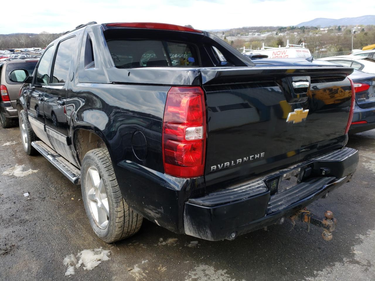 Photo 3 from auction – 2013 CHEVROLET AVALANCHE with VIN 3GNTKFE77DG289743
