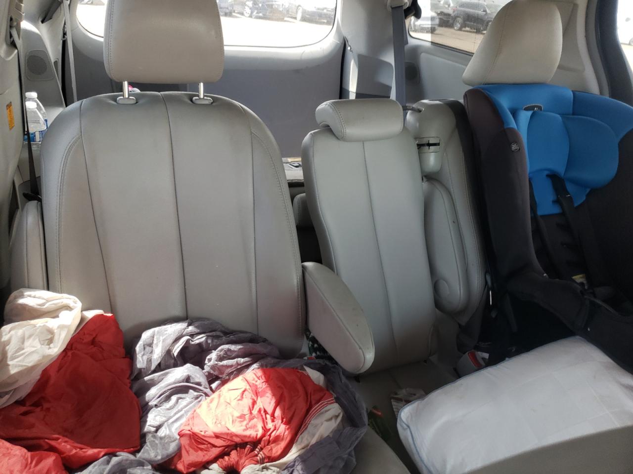 Photo 6 from auction – 2013 TOYOTA SIENNA XLE with VIN 5TDYK3DC0DS357474