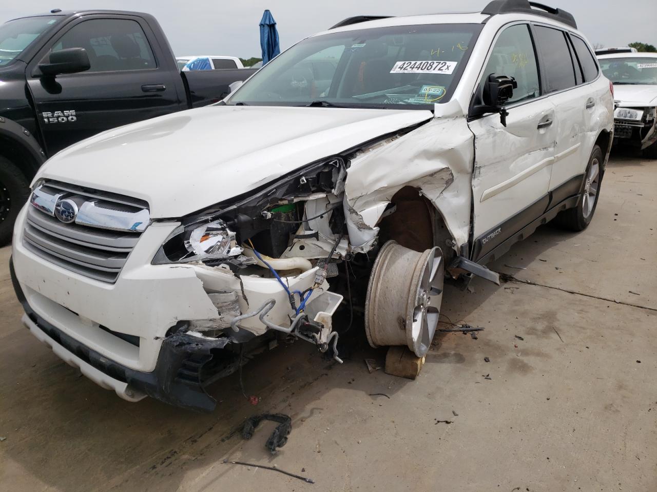 Снимка 2 от търг – 2014 SUBARU OUTBACK 2. с VIN 4S4BRBPC6E3302372