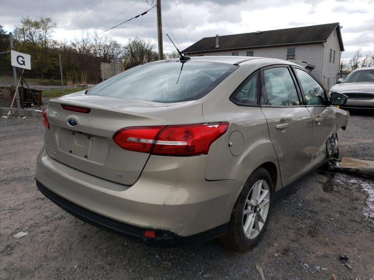 Photo 4 from auction – 2015 FORD FOCUS SE with VIN 1FADP3F22FL291525