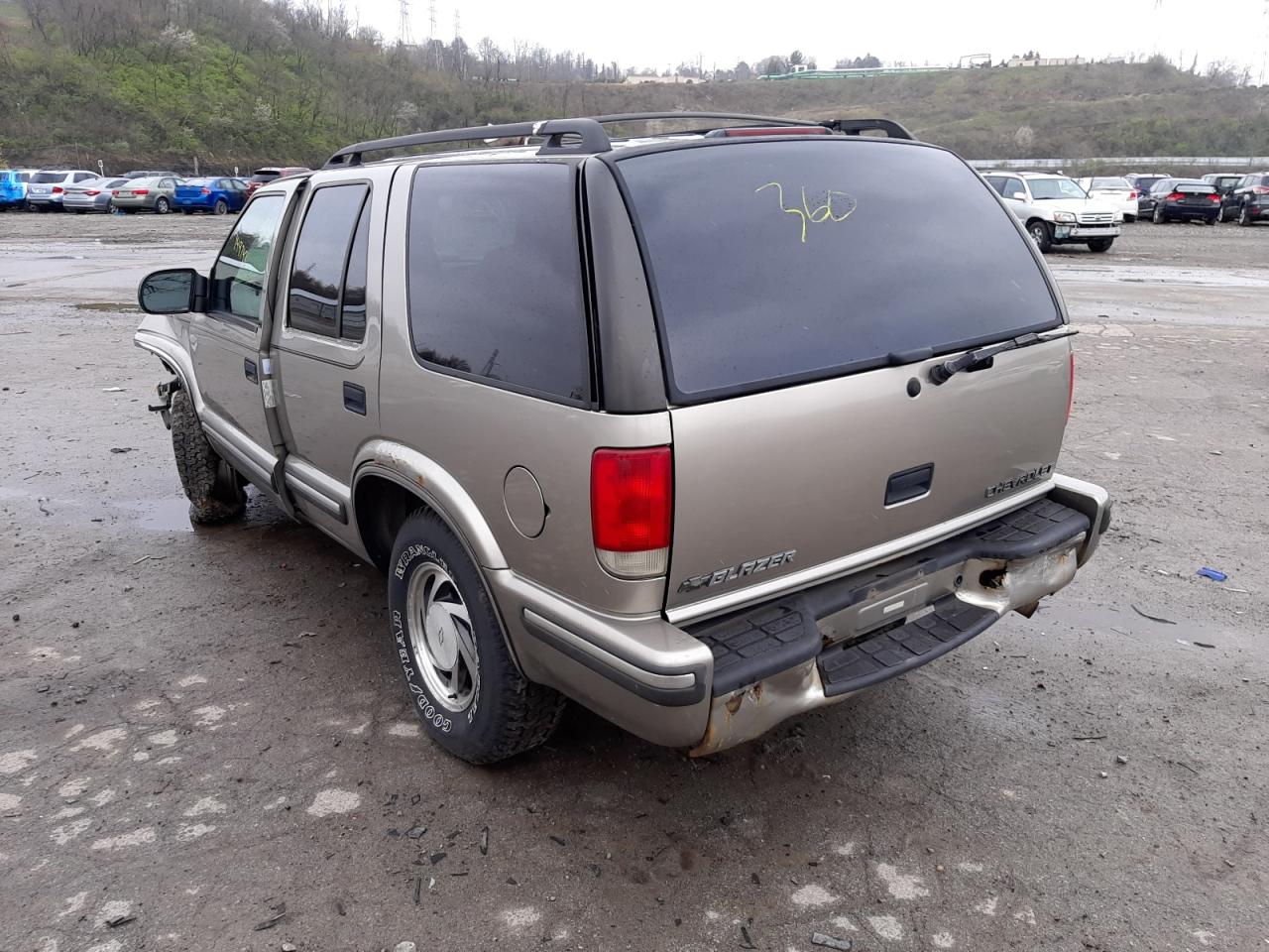 Photo 3 from auction – 1999 CHEVROLET BLAZER with VIN 1GNDT13W2X2170865