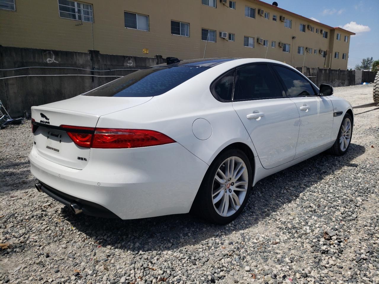 Photo 4 from auction – 2016 JAGUAR XF PRESTIG with VIN SAJBE4BV1GCY14260