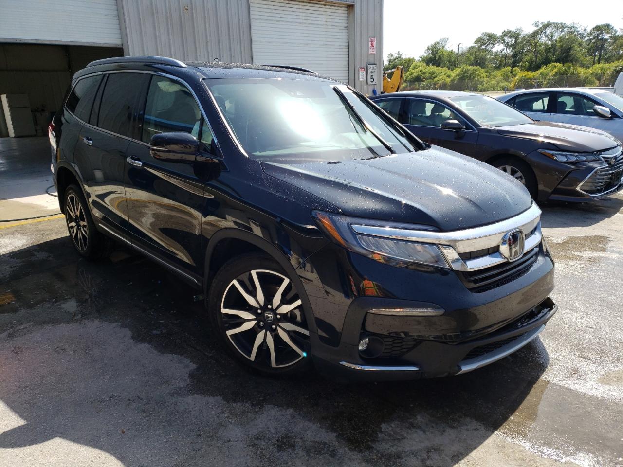 HONDA PILOT ELIT 2021 with VIN 5FNYF6H08MB009884 - Photo from auction