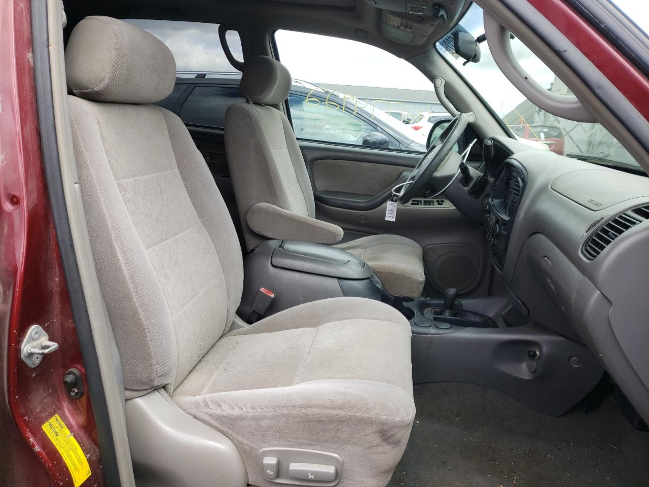 Photo 5 from auction – 2004 TOYOTA SEQUOIA SR with VIN 5TDBT44A44S233425