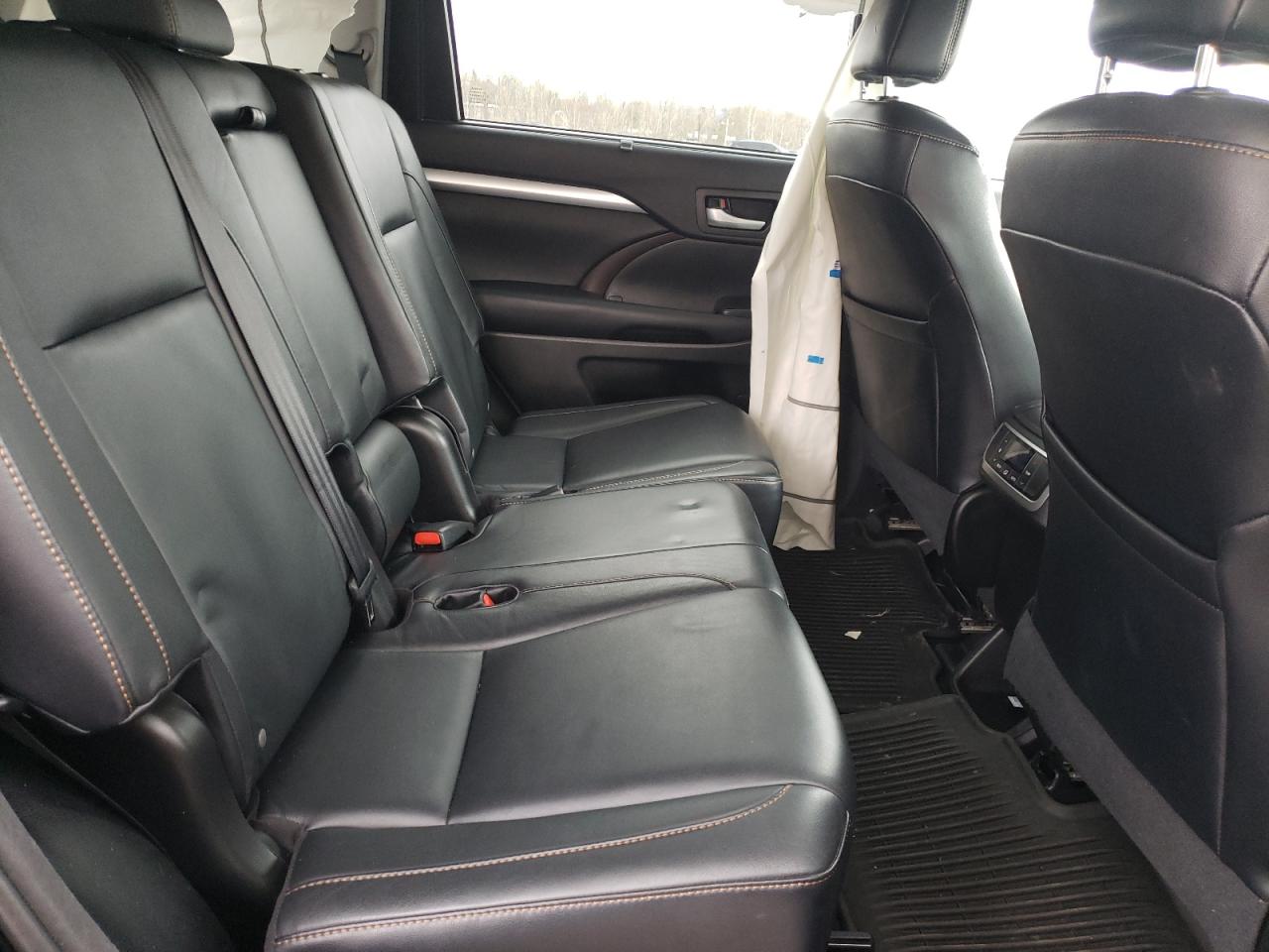 Photo 6 from auction – 2016 TOYOTA HIGHLANDER with VIN 5TDJKRFH3GS289429