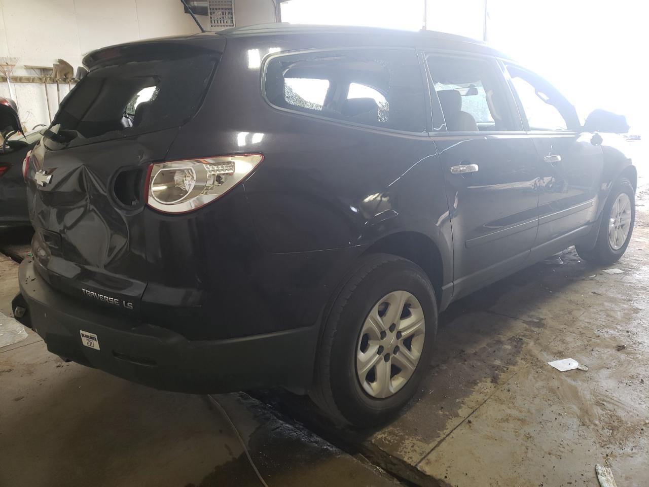 Photo 4 from auction – 2010 CHEVROLET TRAVERSE L with VIN 1GNLREED6AS108339