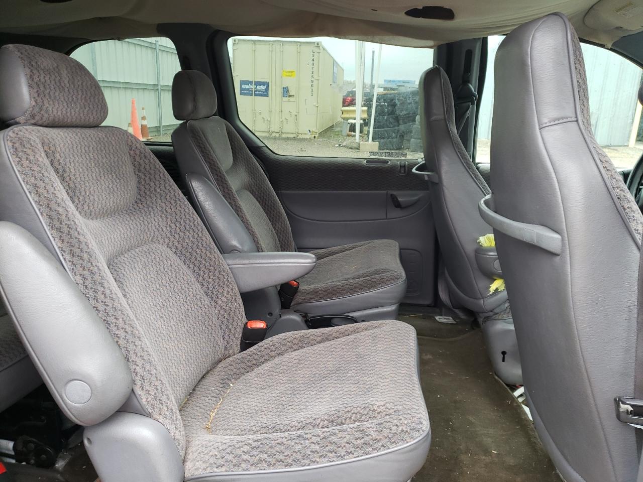 Photo 6 from auction – 2000 DODGE CARAVAN SE with VIN 2B4GP45G9YR688411
