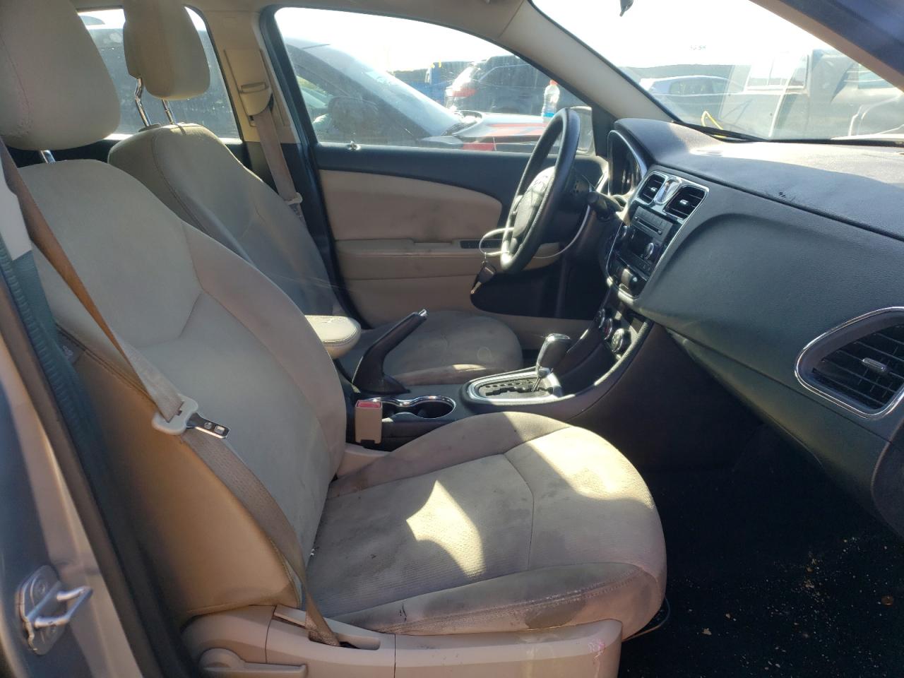 Photo 5 from auction – 2013 CHRYSLER 200 LX with VIN 1C3CCBAB1DN686790