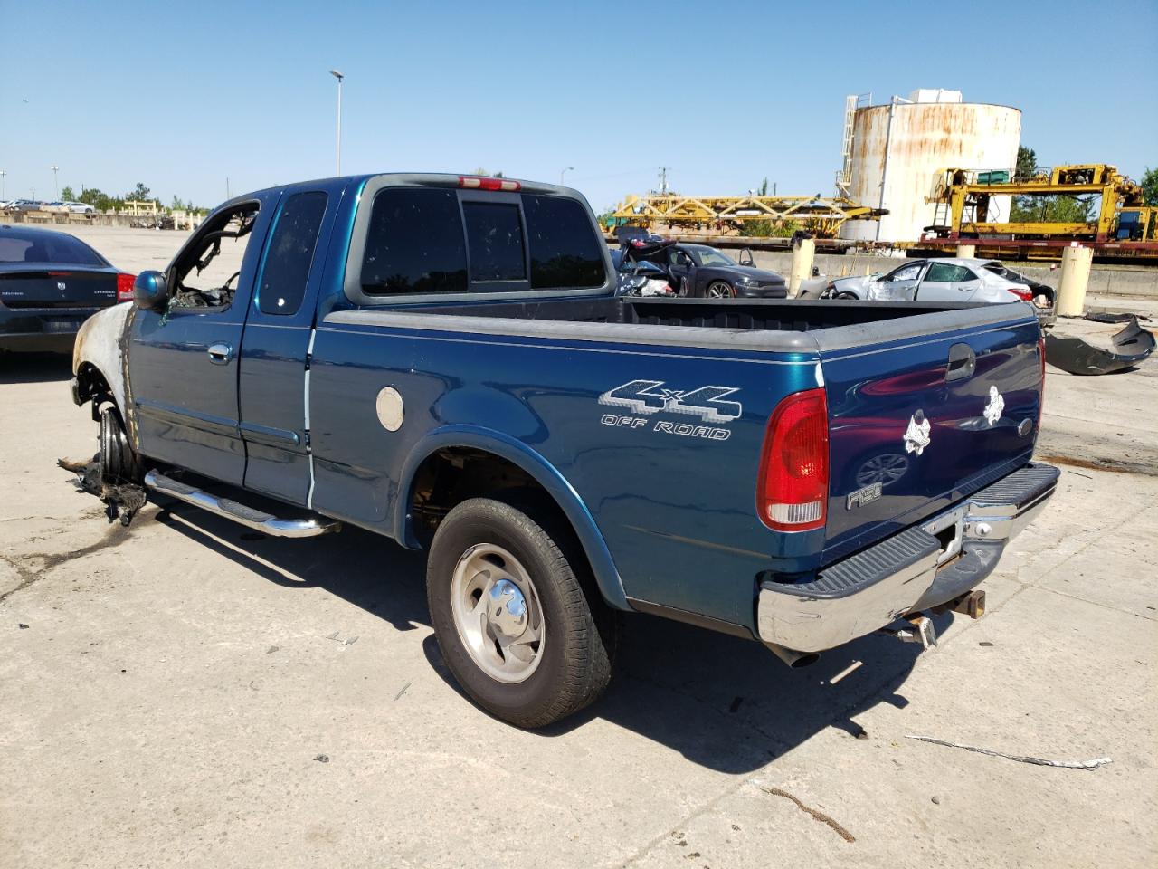 Photo 3 from auction – 2000 FORD F150 with VIN 1FTRX18L9YNB36343