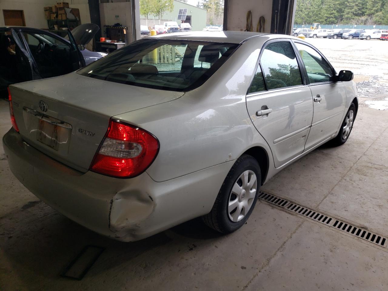 Photo 4 from auction – 2004 TOYOTA CAMRY LE with VIN 4T1BE32K84U819293