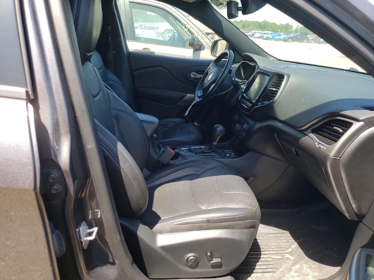 Photo 5 from auction – 2019 JEEP CHEROKEE L with VIN 1C4PJLDX4KD384073