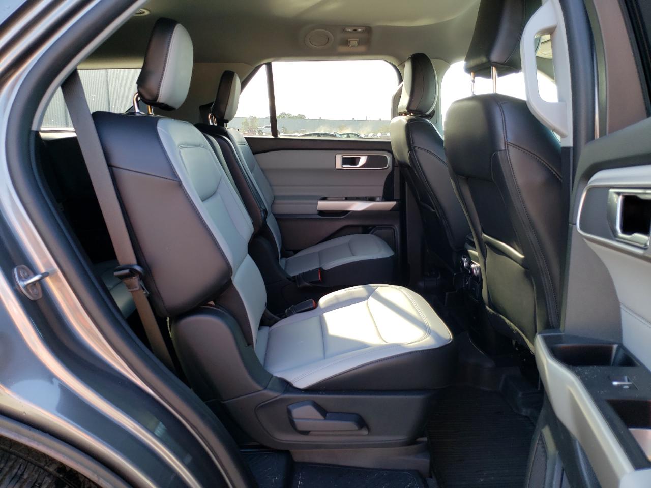 Photo 6 from auction – 2021 FORD EXPLORER X with VIN 1FMSK7DHXMGA78337