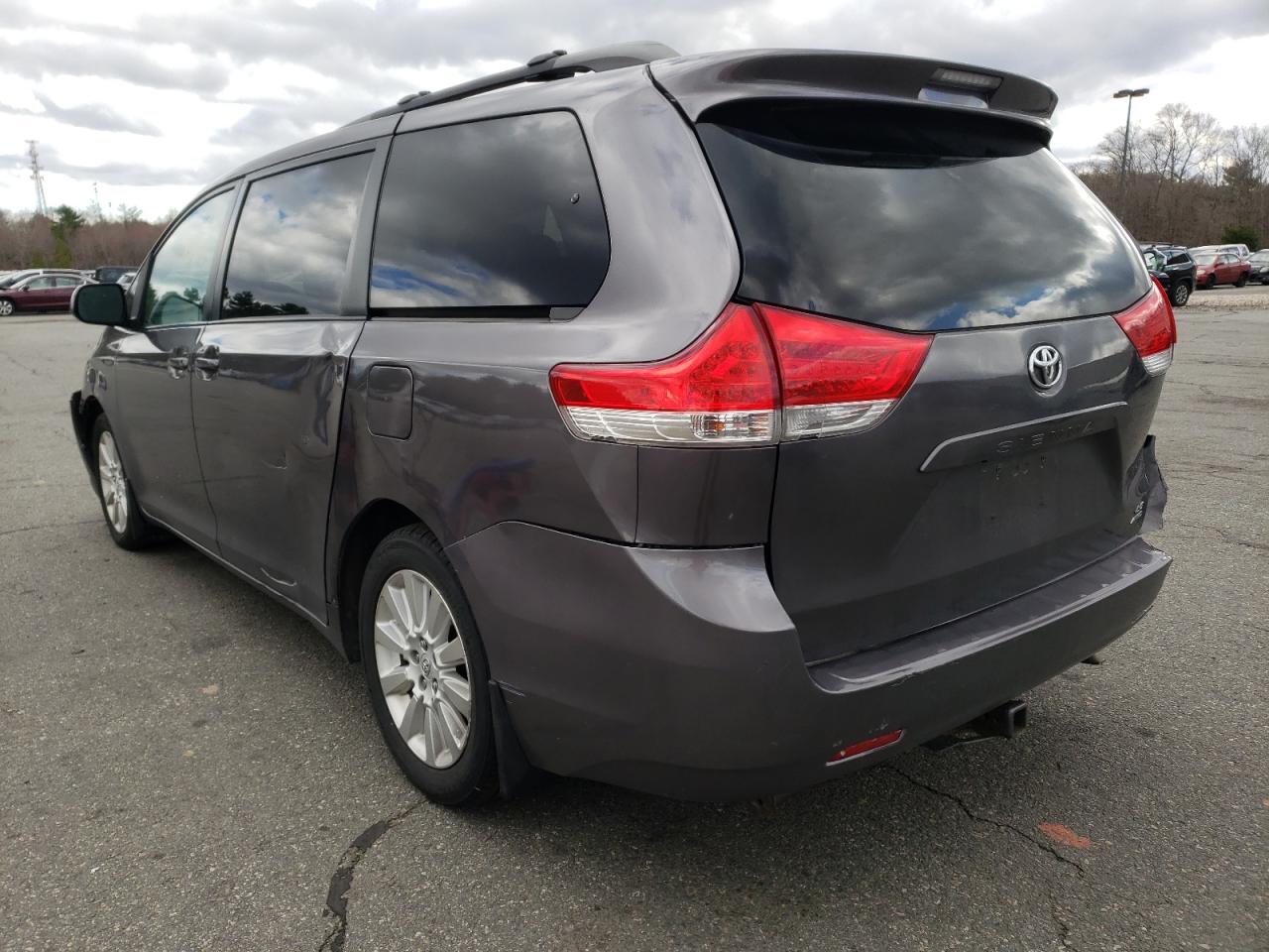 Photo 3 from auction – 2011 TOYOTA SIENNA LE with VIN 5TDJK3DC8BS012451