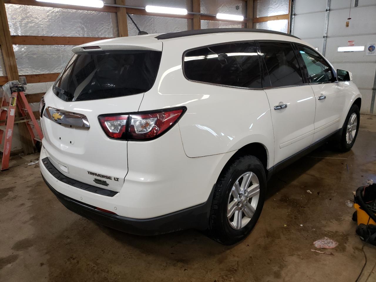Photo 4 from auction – 2013 CHEVROLET TRAVERSE L with VIN 1GNKVGKD5DJ197340