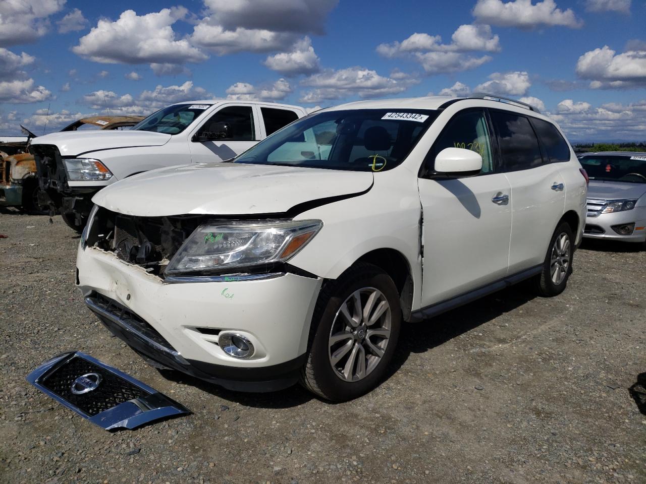 Photo 2 from auction – 2016 NISSAN PATHFINDER with VIN 5N1AR2MN1GC622509