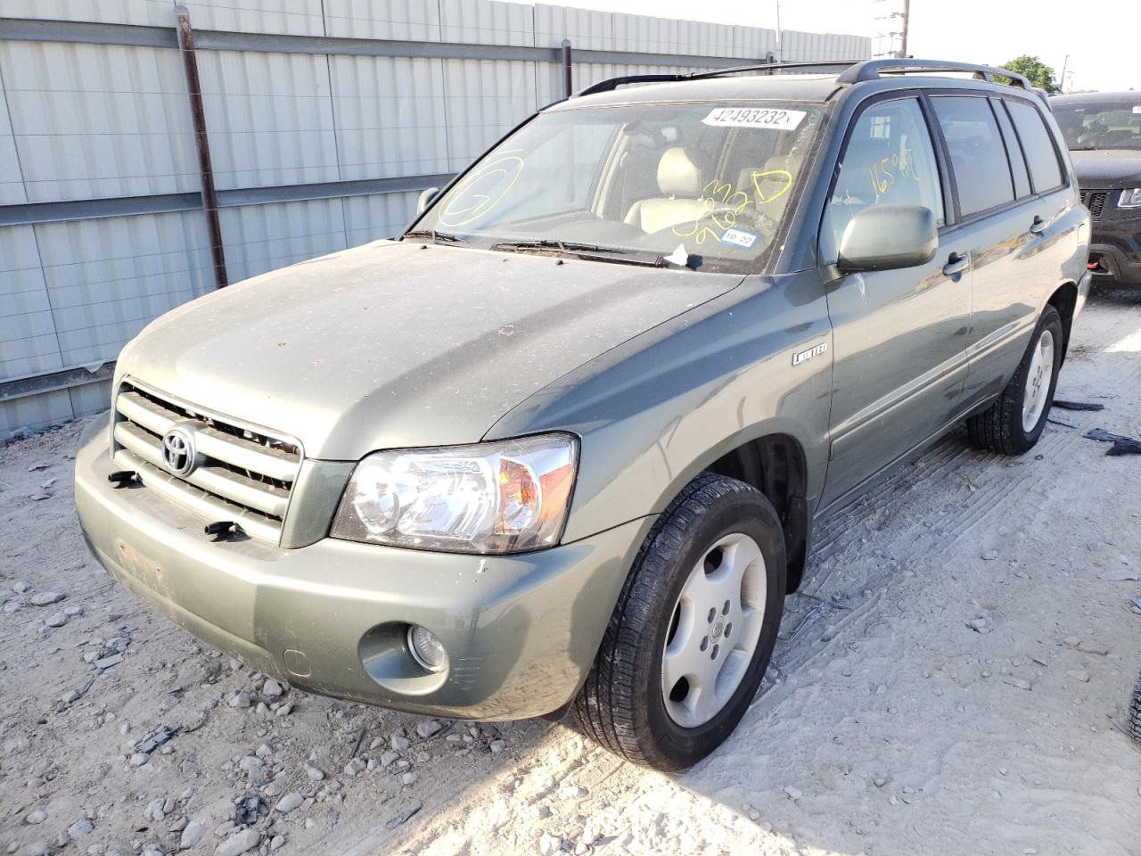 Photo 2 from auction – 2004 TOYOTA HIGHLANDER with VIN JTEEP21A040063962
