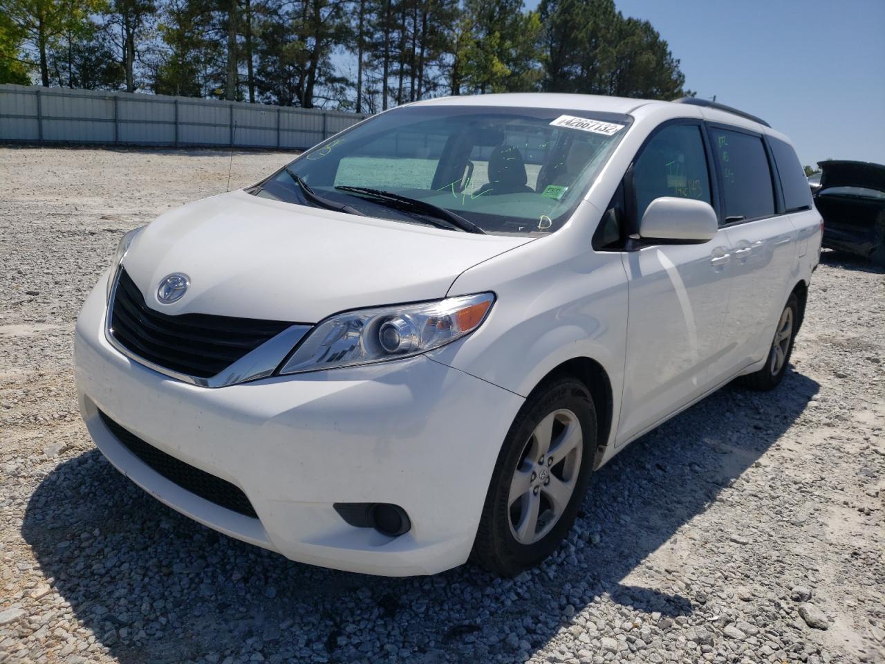 Photo 2 from auction – 2011 TOYOTA SIENNA LE with VIN 5TDKK3DC5BS155118