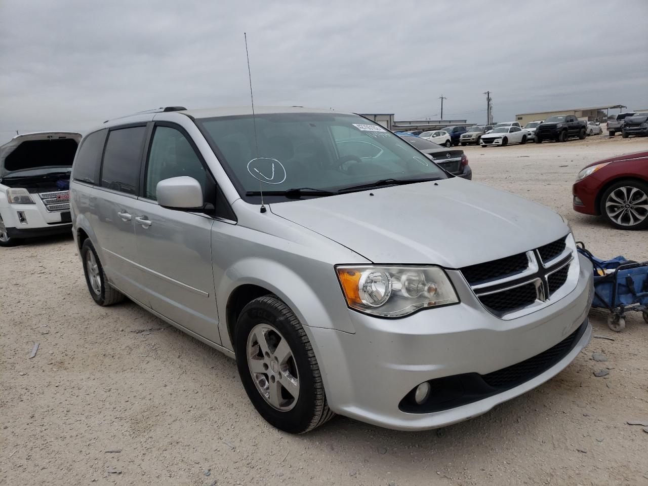 DODGE GRAND CARA 2011 with VIN 2D4RN5DG8BR720672 - Photo from auction