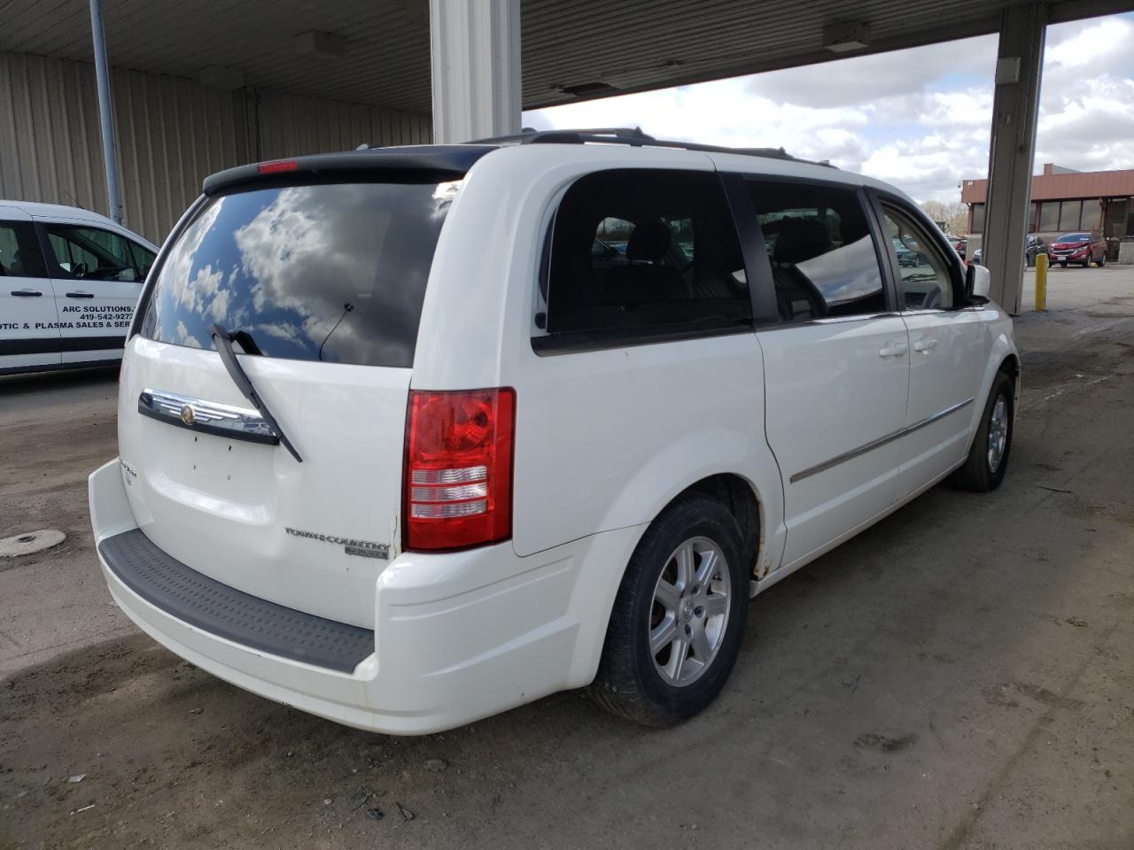 Photo 4 from auction – 2010 CHRYSLER TOWN & COU with VIN 2A4RR5D14AR164396
