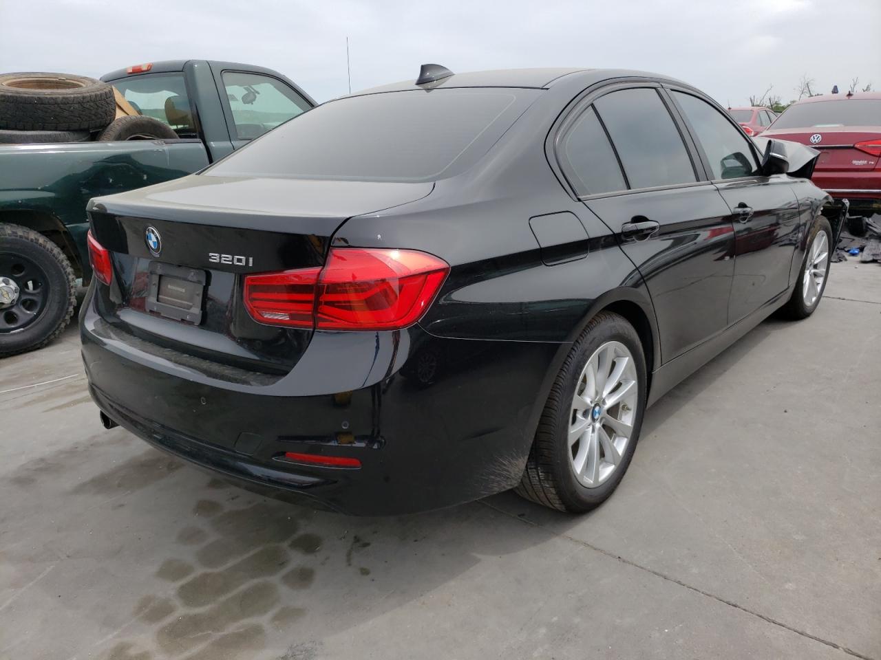 Photo 4 from auction – 2017 BMW 320 I with VIN WBA8E1G54HNU14163
