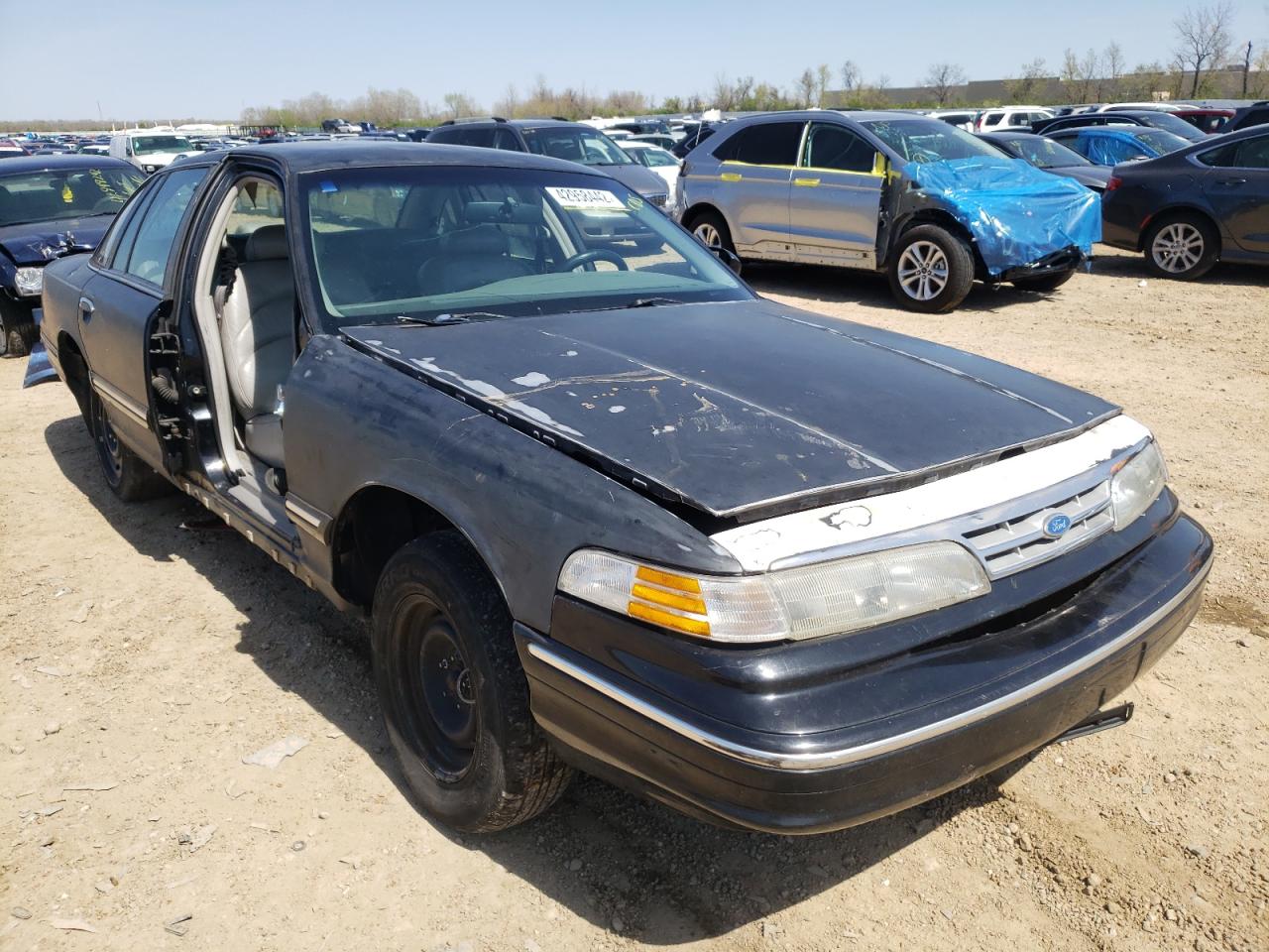 Photo 9 from auction – 1997 FORD CROWN VICT with VIN 2FALP74W5VX147378