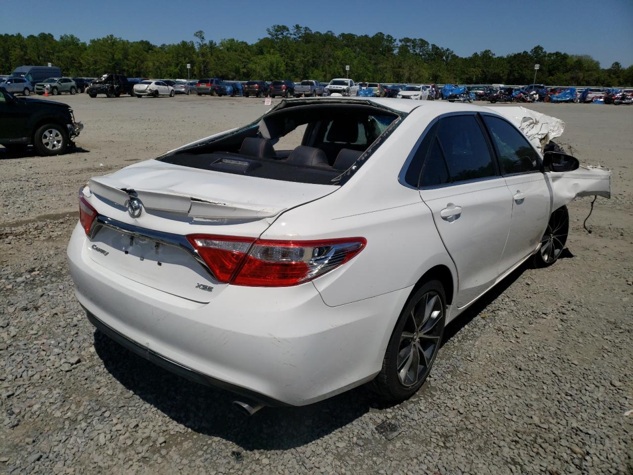 Photo 4 from auction – 2015 TOYOTA CAMRY XSE with VIN 4T1BK1FK0FU563533