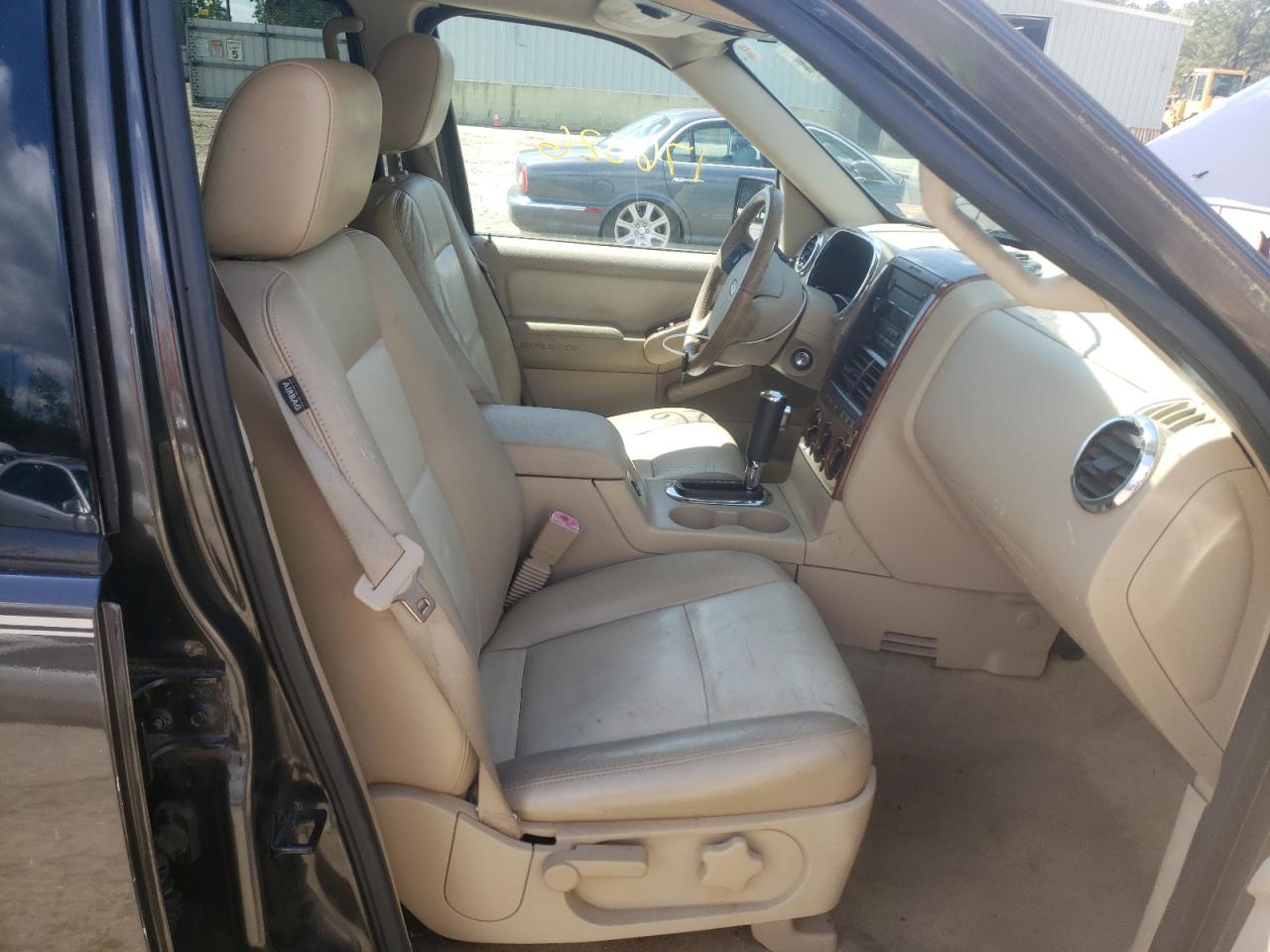 Photo 5 from auction – 2006 FORD EXPLORER E with VIN 1FMEU74E86UB51867