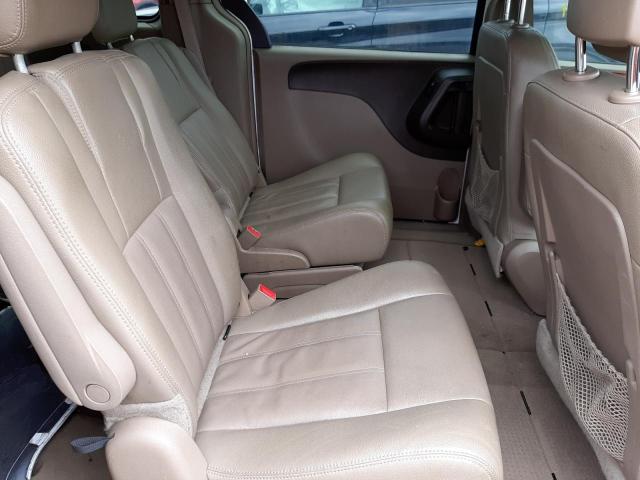 Photo 6 from auction – 2016 CHRYSLER TOWN & COU with VIN 2C4RC1BG7GR230245