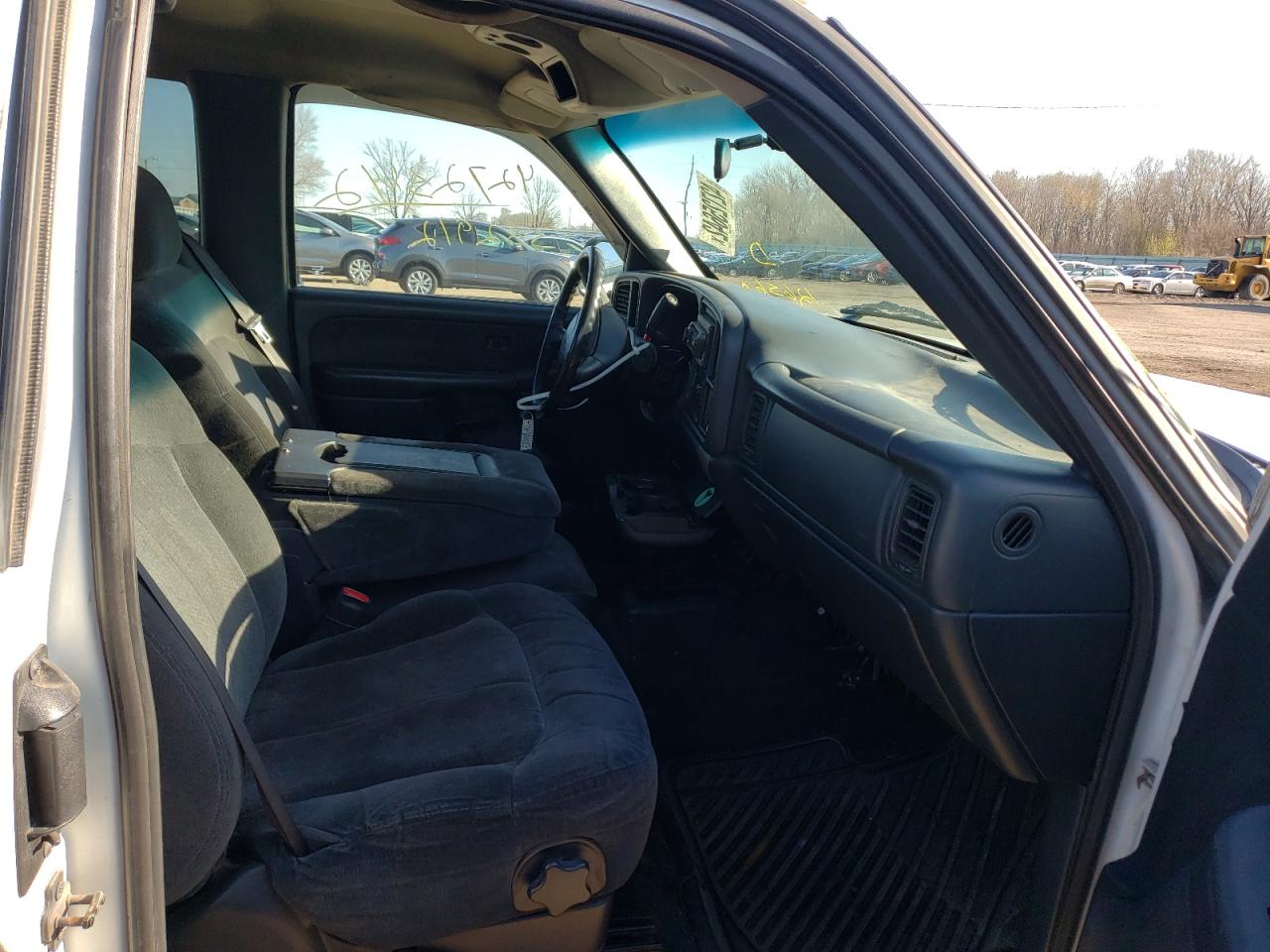 Photo 5 from auction – 2000 CHEVROLET SILVERADO with VIN 2GCEK19V2Y1126560