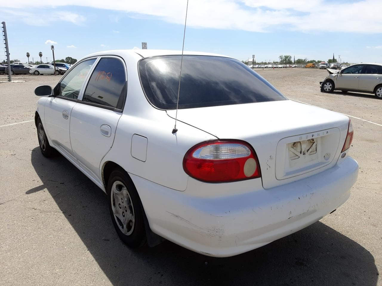 Photo 3 from auction – 2000 KIA SEPHIA BAS with VIN KNAFB1211Y5902507