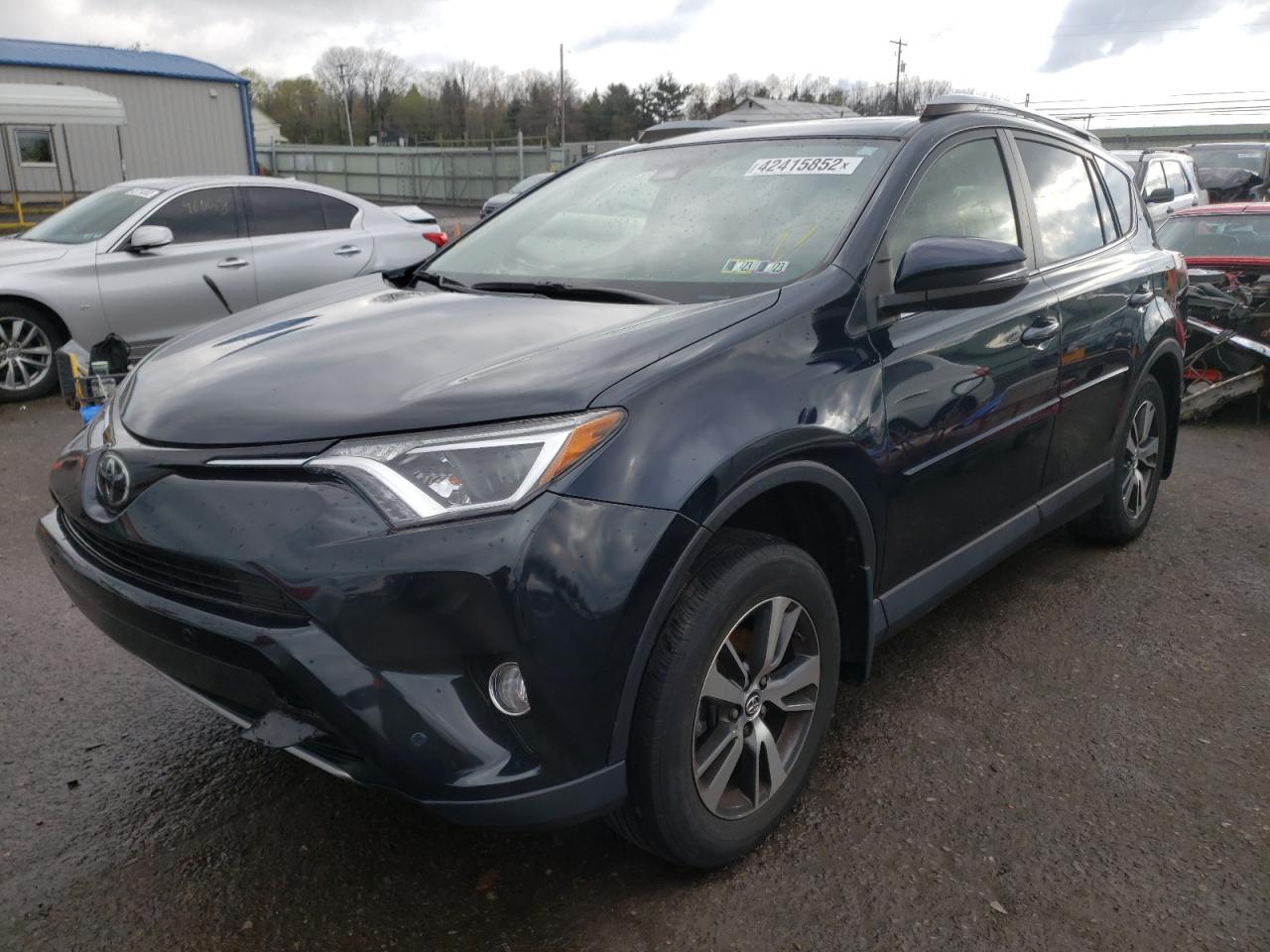 صورة رقم 2 من المزاد - 2017 TOYOTA RAV4 XLE مع VIN JTMRFREV5HD201072